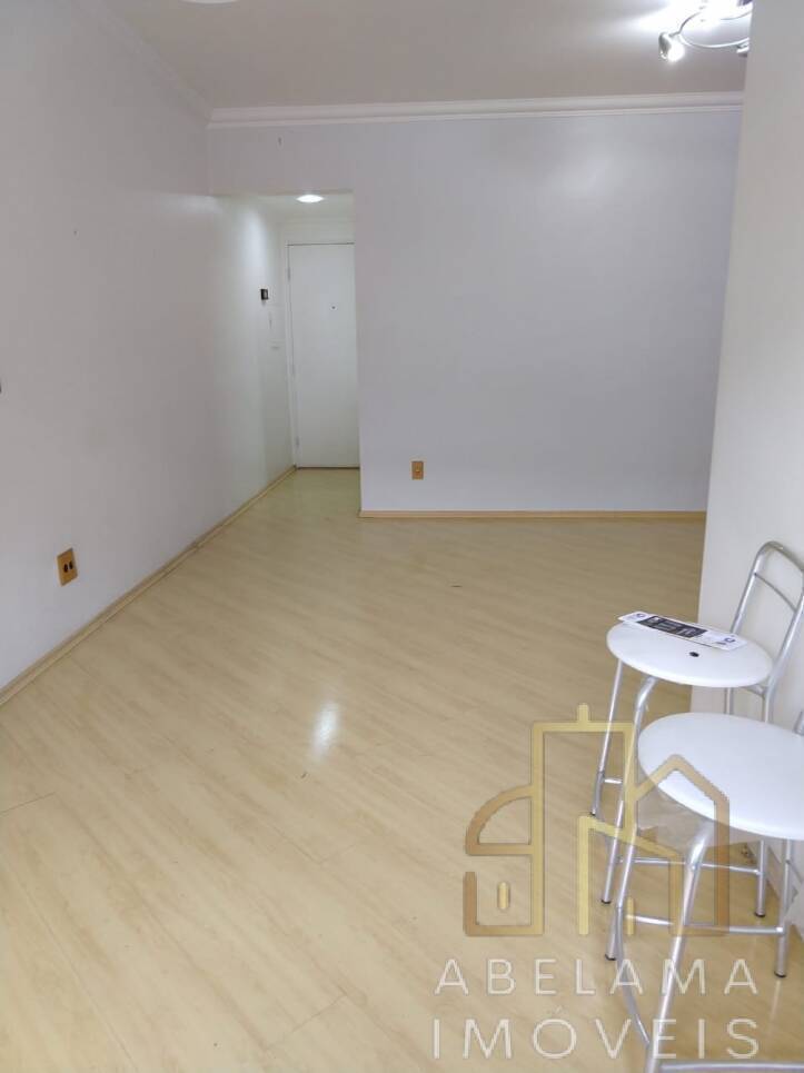 Apartamento à venda com 3 quartos, 80m² - Foto 2